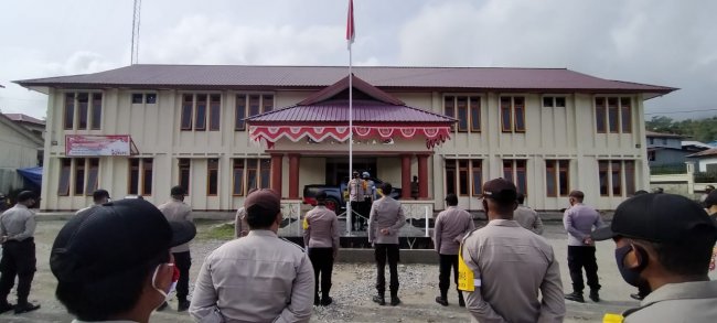 Kapolres Tolikara Pimpin Apel Pagi dan Beri Arahan kepada Personil