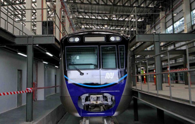 Rangkaian MRT Tiba Di Jakarta