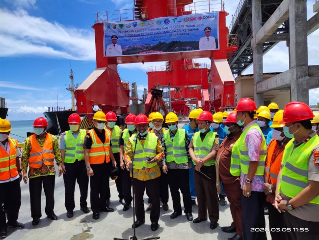 Gubernur Papua Barat Lepas Ekspor 45 ribu Ton Clinker ke Negara Taiwan