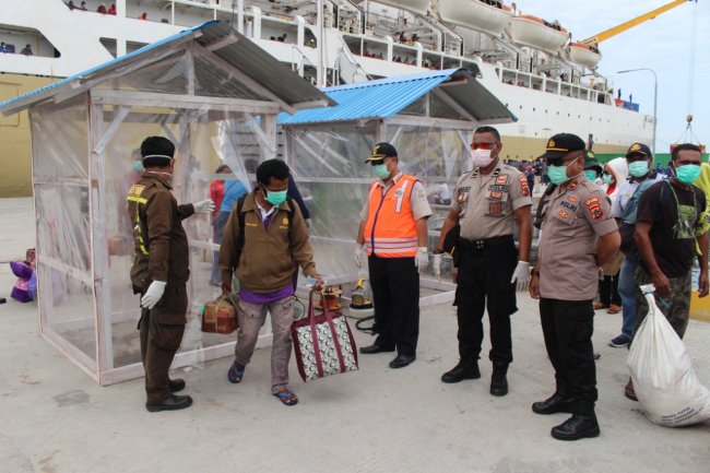 Cegah Penyebaran Virus Covid 19, Polres Biak Bersama Instansi Terkait Perketat Pengamanan Sandarnya Km Ciremai