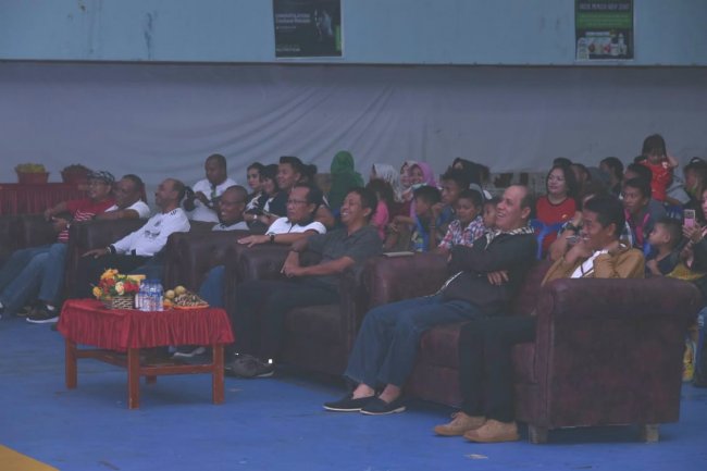 Nonton Bareng Piala Dunia Para Pasangan Calon Gubernur dan Wakil Gubernur Provinsi Papua Cerminkan Kekompakan