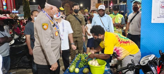 Jenderal Bintang Tiga Asal Papua Pilih Membaur dan Memantau Opening Ceremony dari Luar Stadion