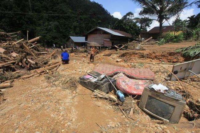 Banjir Bandang Tolikara, Tiga Orang Hilang