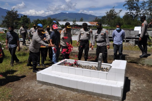 Peringati Hari Pahlawan, Kapolres Jayawijaya Ziarah ke Taman Makam Pahlawan di Wamena