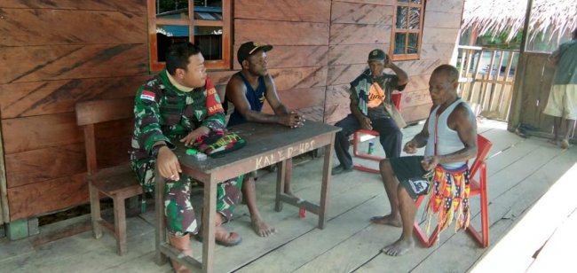 Istirahat Siang, Digunakan Satgas TMMD Sosialisasikan Virus Corona  ke Masyarakat Kampung Kibay