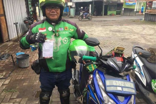 Maman Driver Ojek Online yang Beri Pelayanan Gratis ke Pelajar dan Penumpang yang Pergi Ibadah