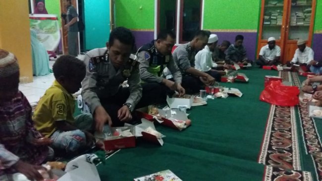 Sat Lantas Polres Jayawijaya Buka Puasa Bersama Anak Panti Asuhan 