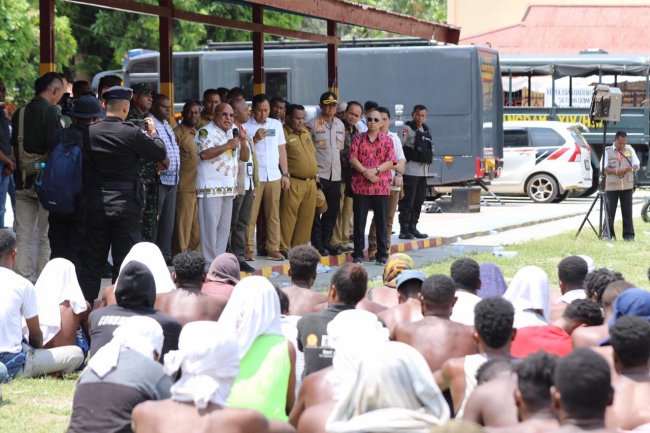Gubernur Papua dan Komnas HAM Berikan Jaminan Pemulangan Mahasiswa yang Ditahan di Mako Brimob 