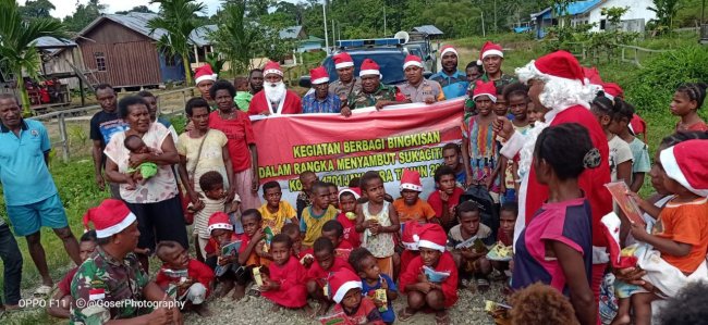Bulan Penuh Kasih, Kodam Cenderawasih Bagikan Bingkisan Natal di Seluruh Wilayah Jajaran