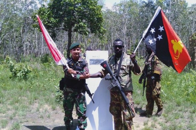 Patroli Patok Bersama Satgas Pamtas dan PNGDF di MM 13.2 RI - PNG 
