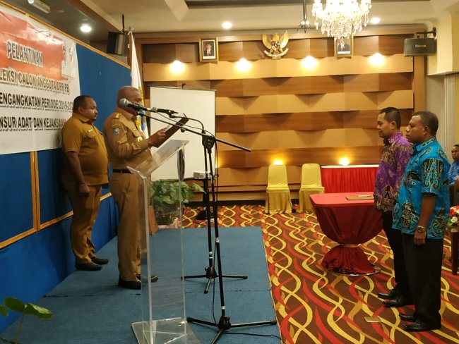 Gubernur Lantik Dua Anggota Pansel Dari Utusan MRP-PB dan Kejati Papua Barat