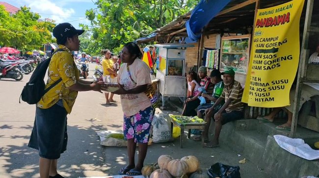 FJPI Manokwari Berbagi Kasih Bersama Mama Papua di Pasar Sanggeng