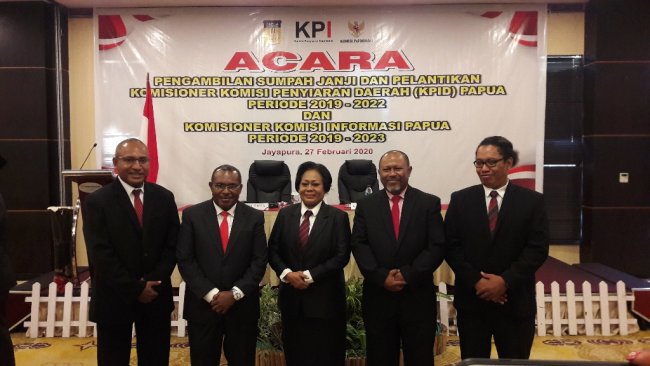 Sekda Hery Lantik Komisioner KPID dan KI Papua