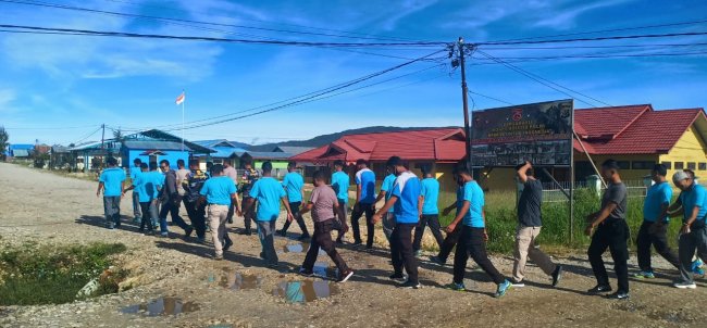 Tingkatkan Imunitas Tubuh, Wakapolres Paniai Pimpin Olahraga Jumat Pagi