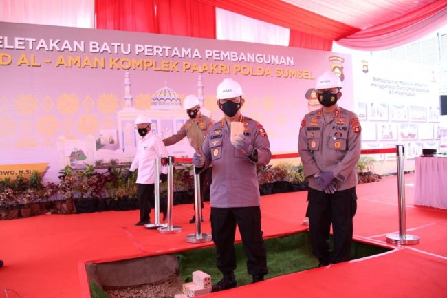 Kunjungan Kerja ke Palembang, Kapolri Resmikan Kampung Tangguh dan Aplikasi Polisi Dulur Kito