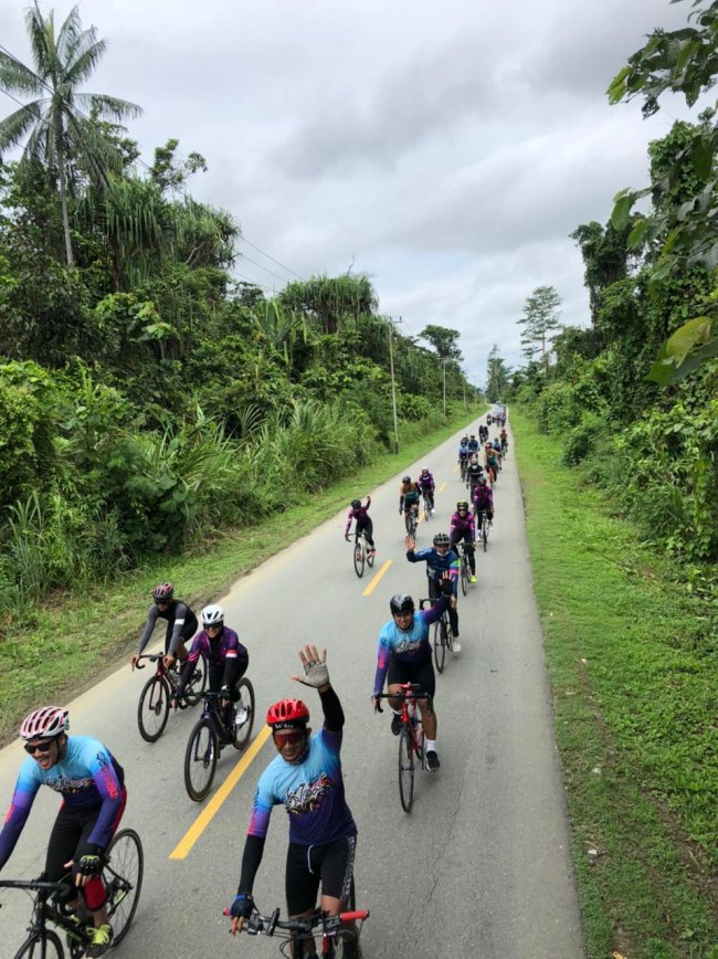 Komunitas Sepeda KO'GAS dan WCC Jayapura Lakukan Goreng Sukseskan PON di Papua