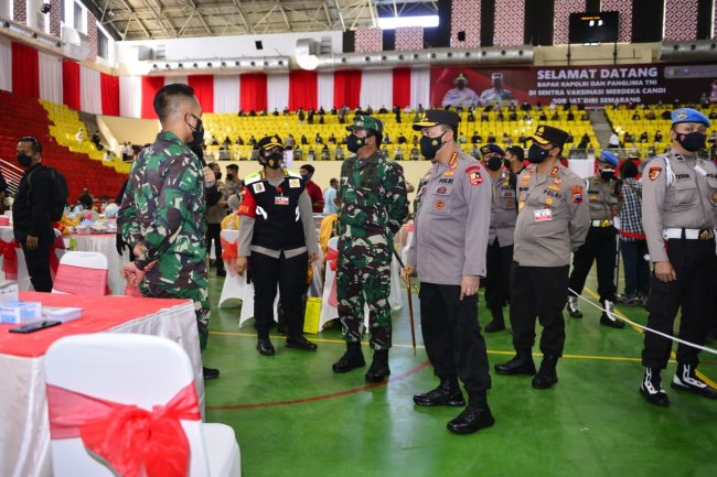 Tinjau Vaksinasi Merdeka Candi, Kapolri: Momentum HUT RI Jadi Upaya Percepat Vaksinasi