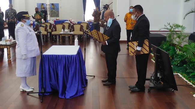 Gubernur Papua Lantik Ribka Haluk Sebagai Penjabat Bupati Yalimo