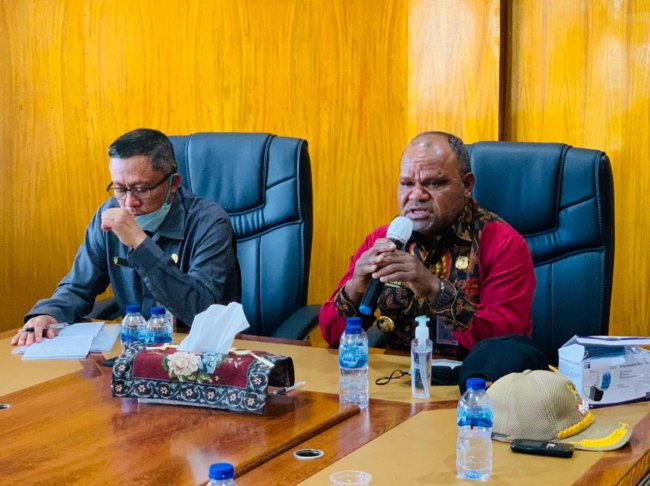 Rapat Penyaluran BST dan Beras, Bupati Puncak Jaya Tegaskan Pembagian Sesuai Data