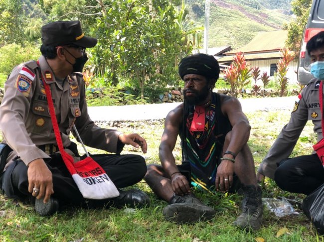 Satgas Binmas Noken Polri Ajak Mantan KKB Jaga Kamtibmas di Puncak Jaya