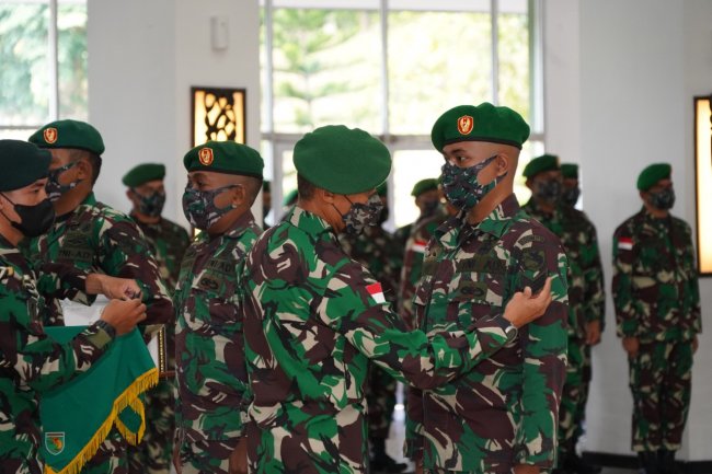 Berhasil Kembalikan Lima Pucuk Senpi dari KSB, Empat Prajurit TNI Naik Pangkat Luar Biasa