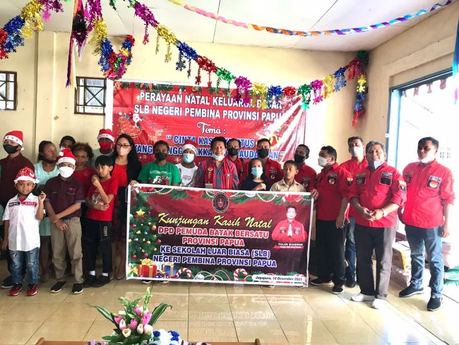 PBB Papua Bagikan Bingkisan Kasih Untuk Menyambut Natal