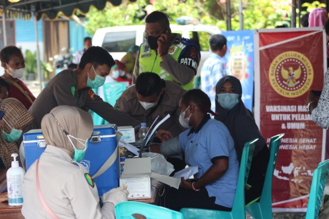 Kapolres Nabire Tinjau Pelaksanaan Vaksin Terpadu di Kabupaten Nabire