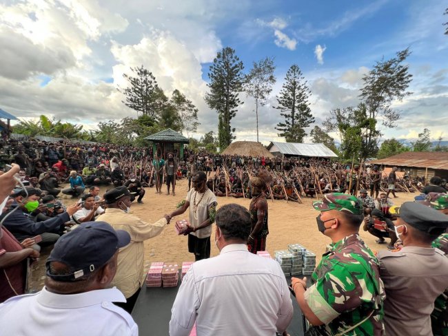 Pemerintah Bayar Denda Adat Rp2,5 Miliar, Selesaikan Konflik Warga  di Wamena Papua 