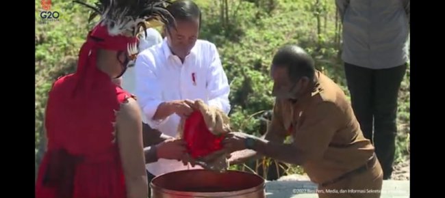 Pemerintah Papua Serahkan Tanah dan Air, Simbol Dukungan Pembentukan IKN Nusantara 