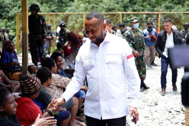 Yan Mandenas Ajak Masyarakat dan Elit Politik Papua Sambut DOB