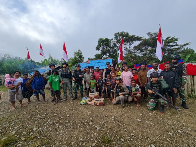 Soliditas TNI Polri Memeriahkan Hut Kemerdekaan di Pegunungan Bintang