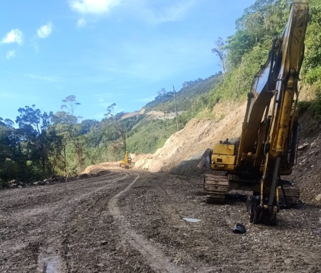 Teror KKB di Pegunungan Bintang: Bakar 6 Alat Berat, 10 Pekerja Proyek Terjebak