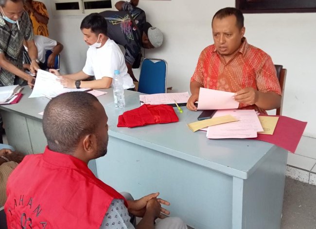 Pelaku Remas Payudara Diserahkan ke Kejari Jayapura, Terancam Penjara 9 Tahun 