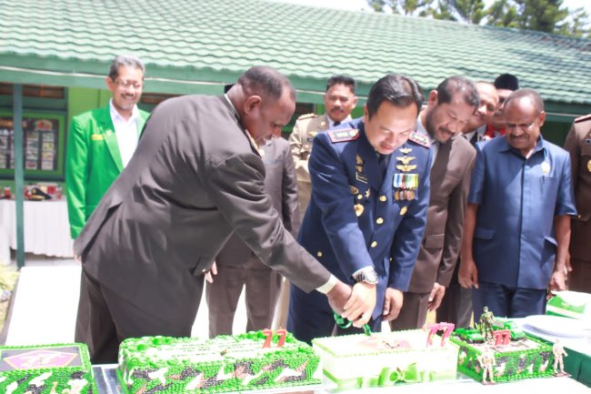 Pimpin Upacara Hut TNI, Dandim Jayawijaya Tekankan Sinergitas Bersama Polri dan Pemda