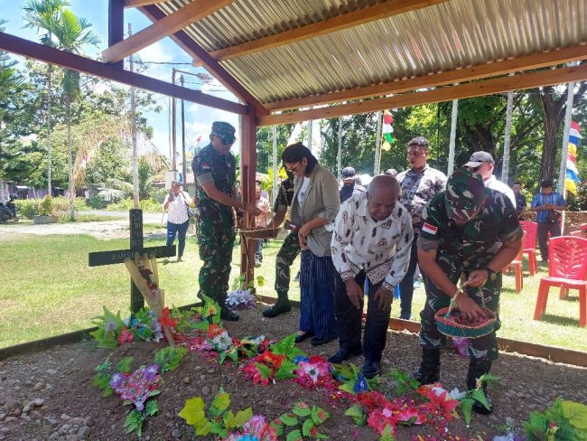 Jelang Hari Sumpah Pemuda, Danrem 172/PWY Ziarah ke Makam Tokoh Pejuang Pepera Ramses Ohee