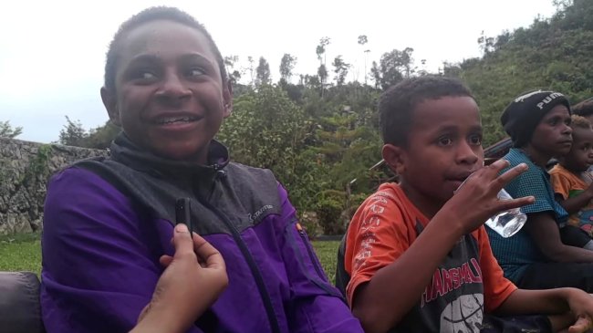 Terkabul Harapan Para Pengungsi Kiwirok, Merayakan Natal di Kampung Halaman