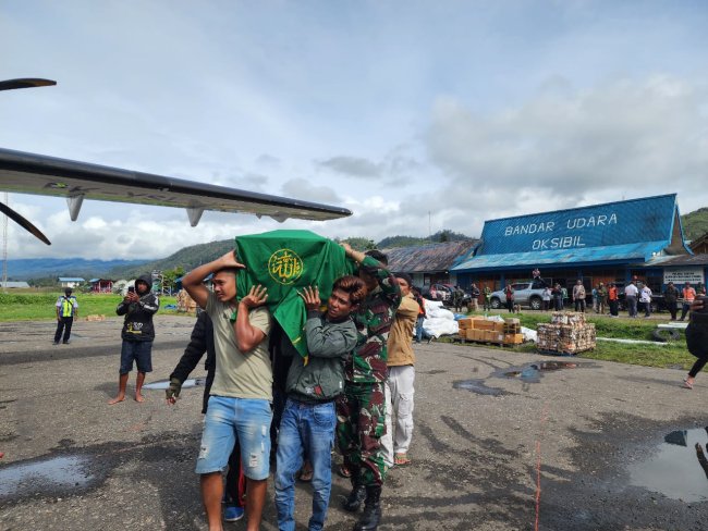 Tiga Jenazah Korban KKB Dipulangkan ke Muna Sultra, Bupati Pegubin Minta Maaf 