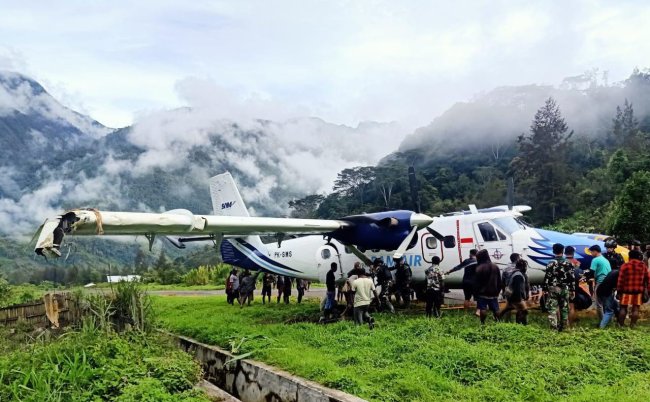 Pesawat SAM Air Tergelincir di Beoga Puncak, 11 Penumpang Selamat