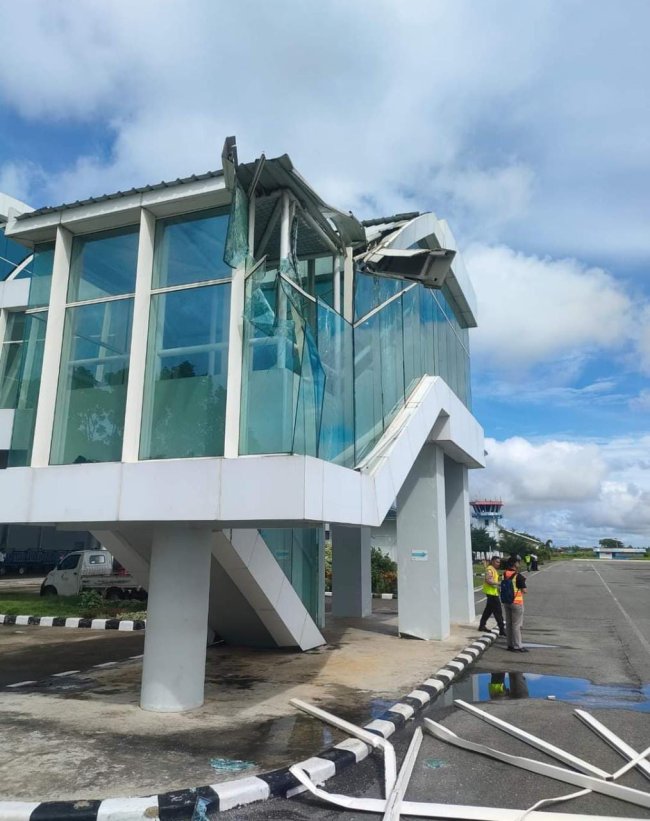 Diduga Tidak Hati-Hati, Pesawat Lion Air Tabrak Garbarata Bandara Mopah Merauke 