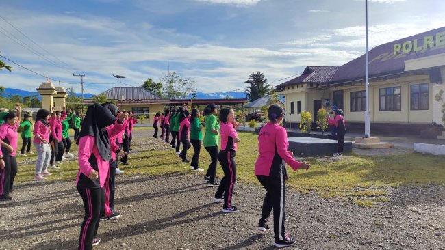Pererat Silaturahmi, Persit Dan Bhayangkari Yahukimo Olahraga Bersama 