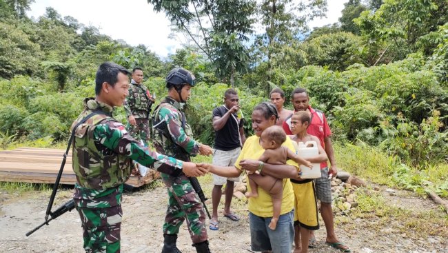 Danramil Oksibil Kunjungi Kampung Kalomdol, Imbau Masyarakat Pentingnya Jaga Kesehatan
