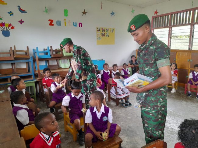 Kodim Yahukimo Perkenalkan TNI Sejak Dini Kepada Anak-Anak Paud 