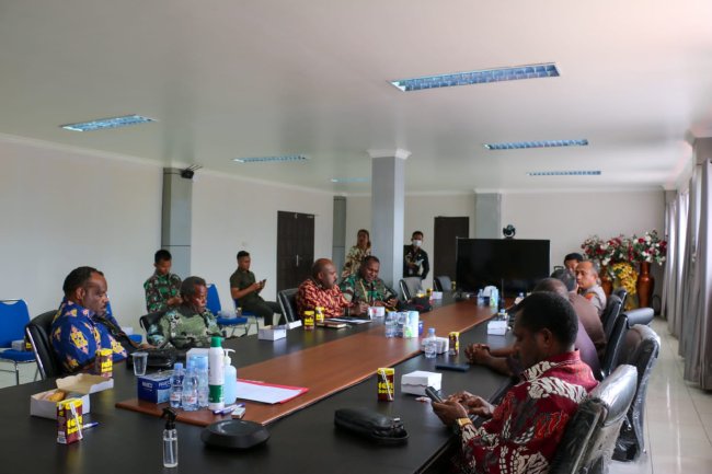 Bersama Forkopimda, Dandim Jayawijaya Berperan Aktif Selesaikan Permasalahan Kerusuhan Wamena