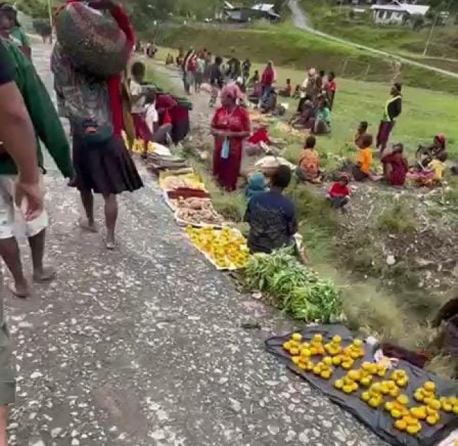 KST di Intan Jaya Ancam Mama Papua Berjualan Sayuran di Pasar