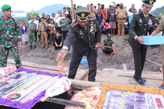 Dandim Jayawijaya Pimpin Prosesi Pemakaman Wakil Bupati Yalimo  