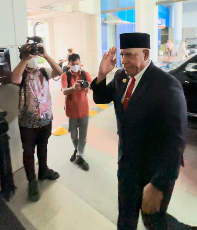 Paulus Waterpauw Terima SK Perpanjangan Penjabat Gubernur Papua Barat