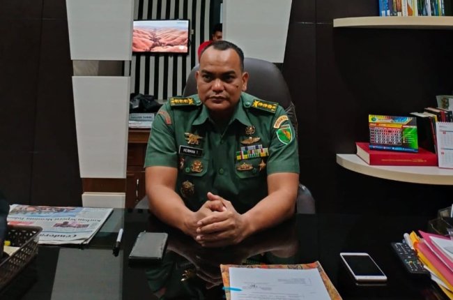 Kodam Cenderawasih Klarifikasi Foto Viral Anggota TNI Berpose di Depan Gereja Kingmi Mapenduma