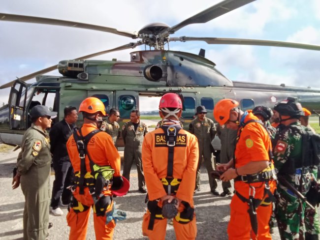 Enam Personel SAR Gabungan Tiba di Lokasi Jatuhnya Pesawat Sam Air 