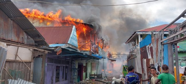 Kebakaran di Kampung Wanam Merauke Turut Hanguskan Pos Polair dan Koramil