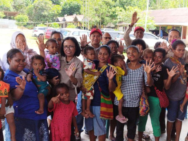 Program Orang Tua Asuh Anak Stunting Gubernur Waterpauw di Mansel Mulai Berbuah Manis 
